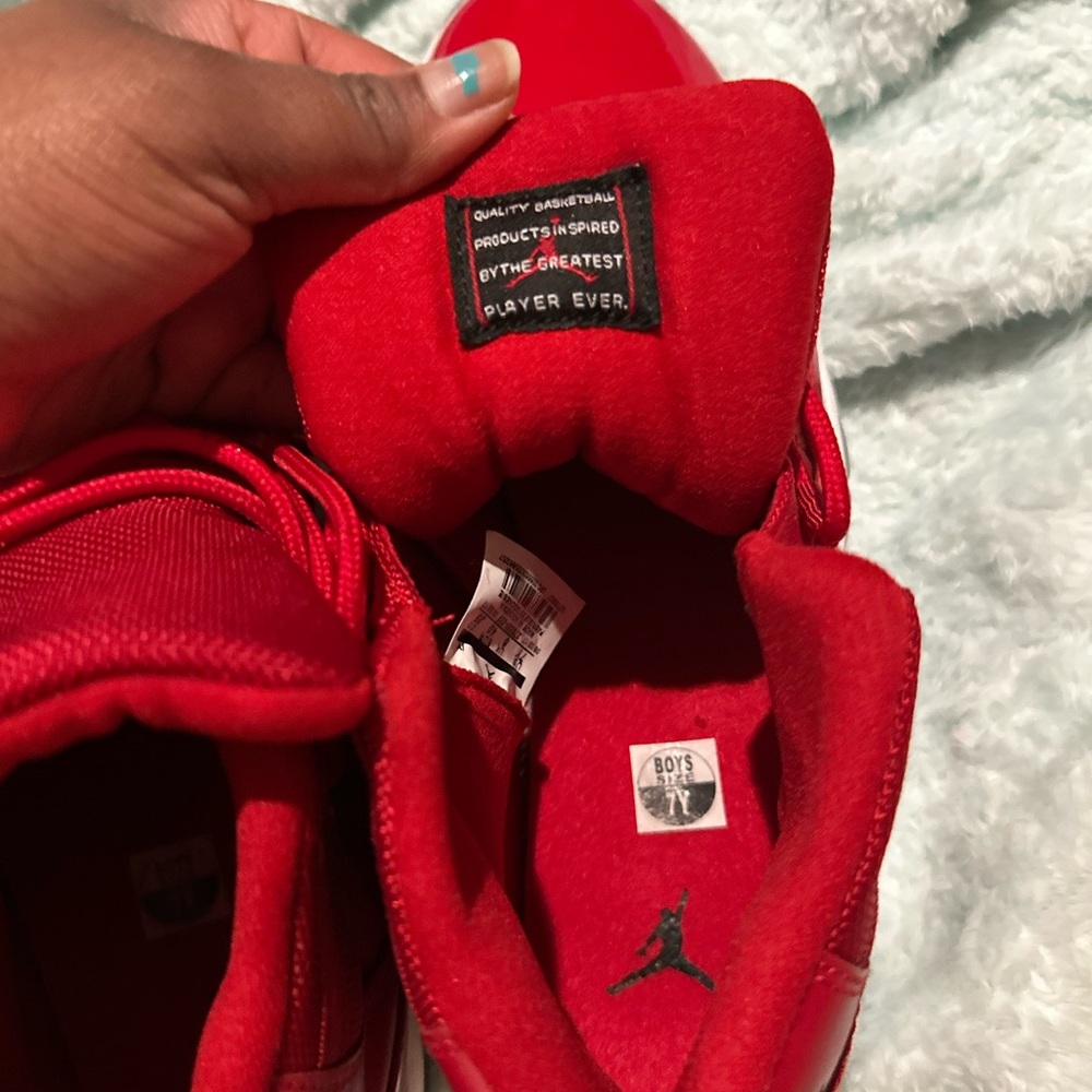 YOUTH JORDANS - Picture 6 of 6